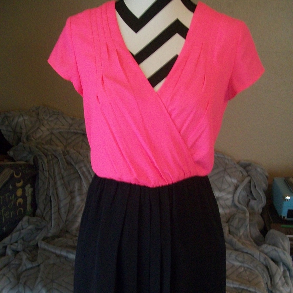 Worthington Size 6 Hot Pink Black Dress